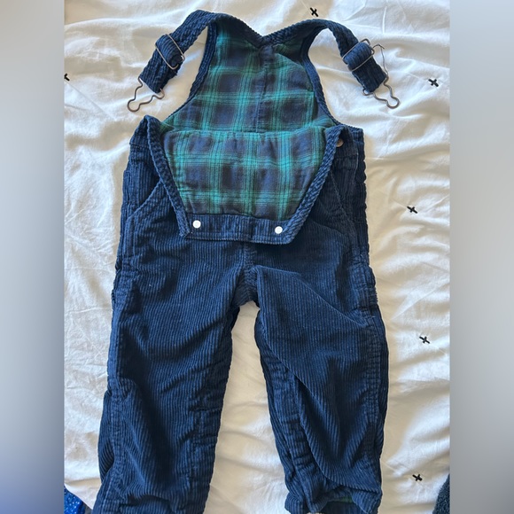 Oshkosh B’gosh corduroy Overalls. - Picture 6 of 7